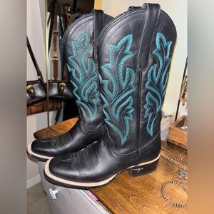 Black square toe lane boots